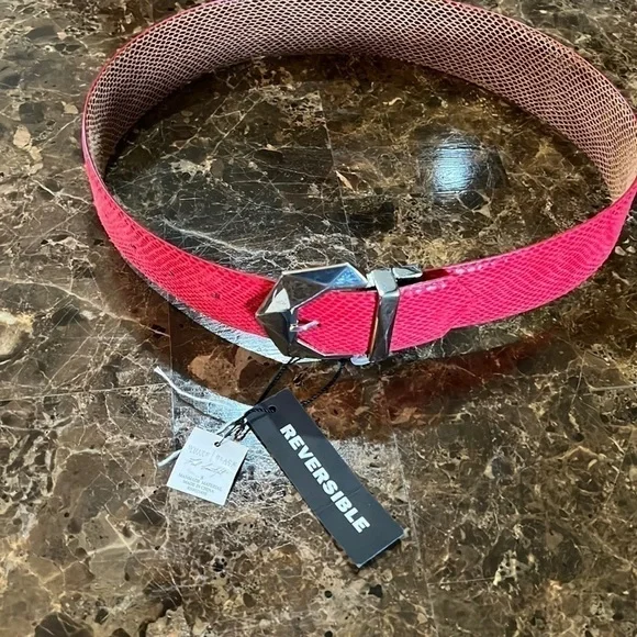 NWT Small White House/black market reversible belt. A322 - Picture 1 of 6